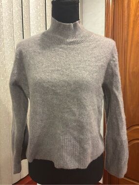 Banana Republic Heather Gray Turtleneck Sweater